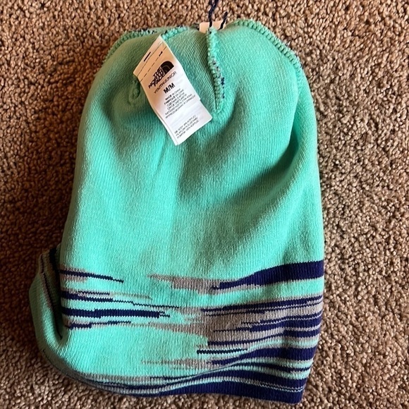 Kids North Face hat - Picture 3 of 3